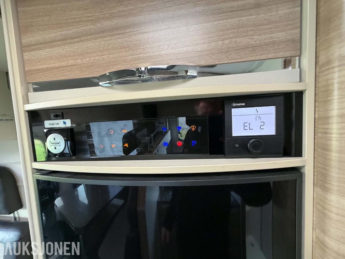 Adria MATRIX M 670 SL / SOLCELLE / MANUELL /