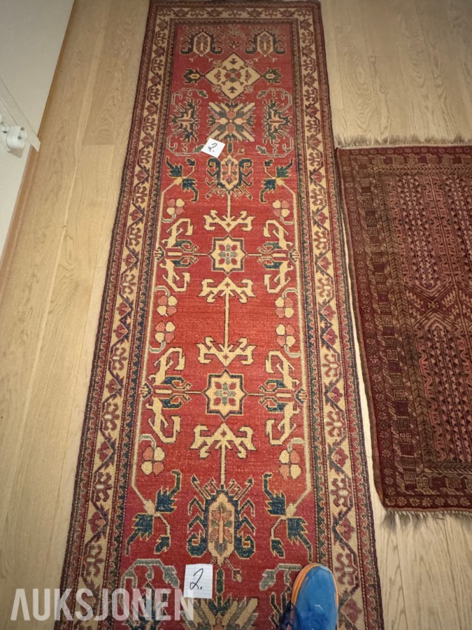 NR2 2STK TEPPER HÅNDKNYTTET