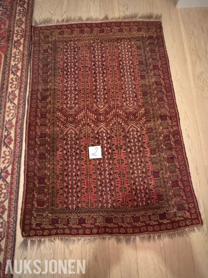 NR2 2STK TEPPER HÅNDKNYTTET
