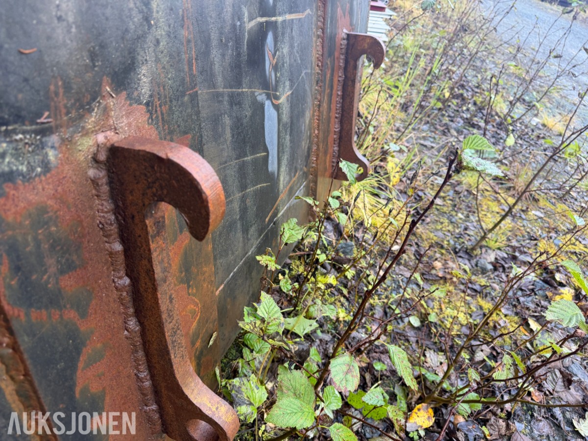 Stor hydraulisk vingeskuffe / snøskuffe – rep.objekt