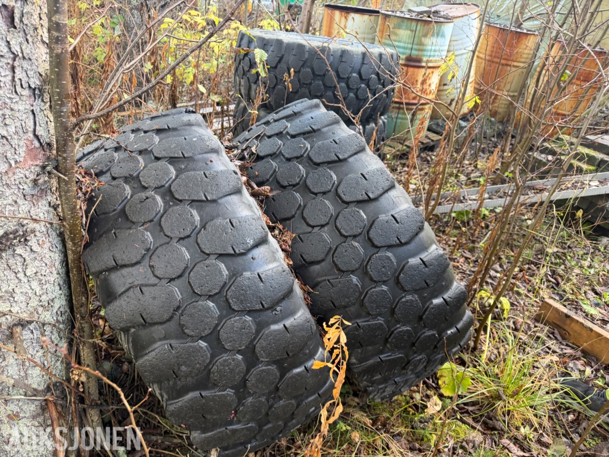 4 stk. Michelin hjullasterdekk på felg – 405/70 R2