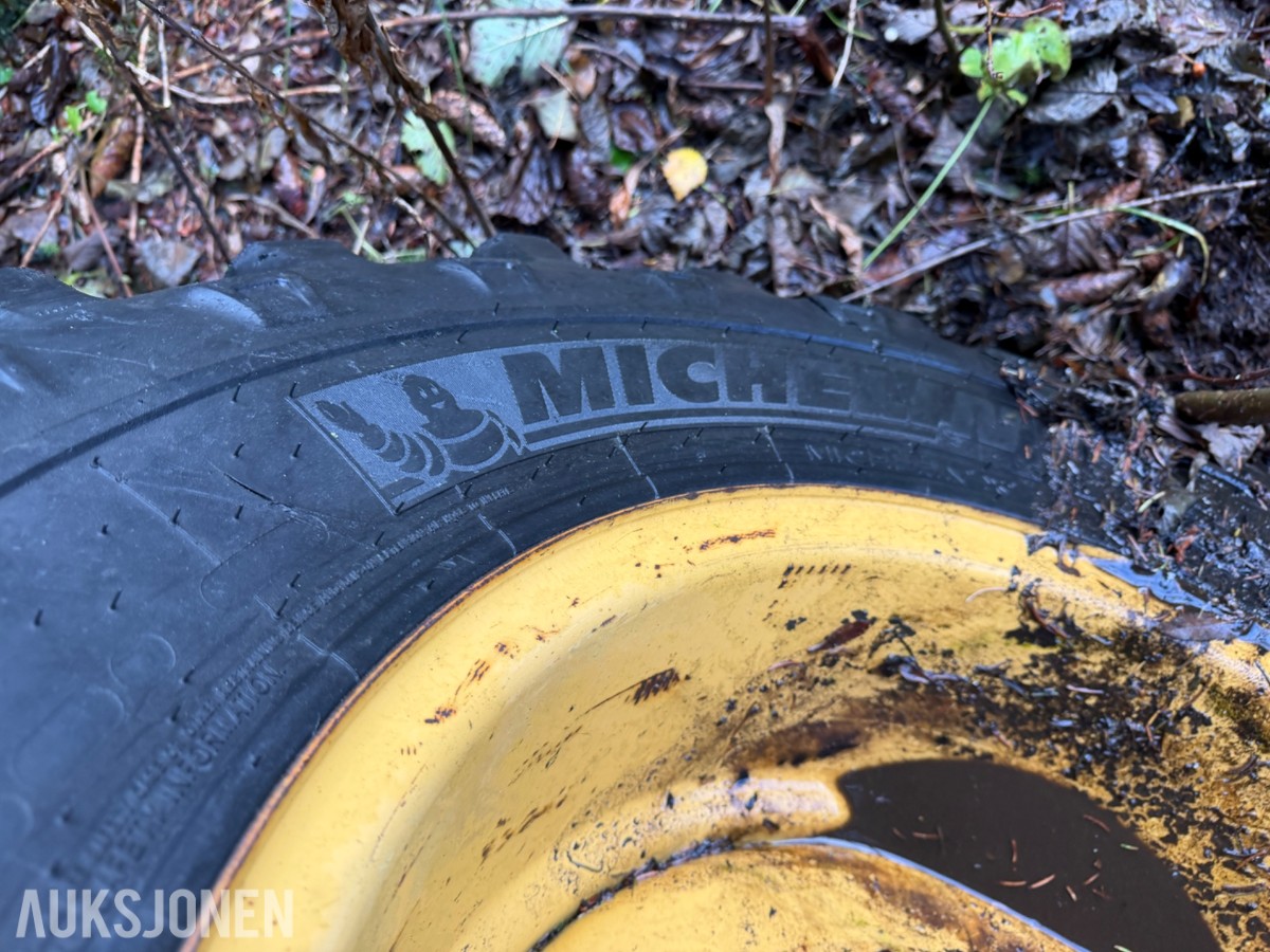 4 stk. Michelin hjullasterdekk på felg – 405/70 R2