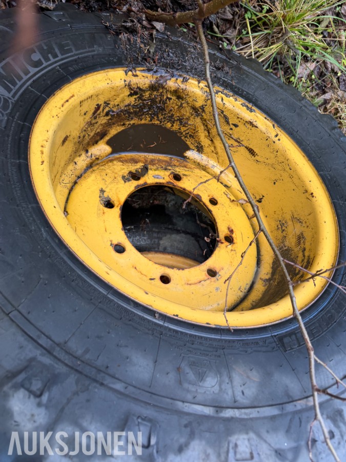 4 stk. Michelin hjullasterdekk på felg – 405/70 R2