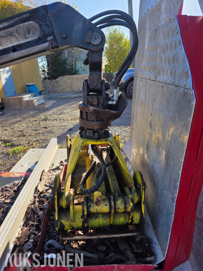 2013 Komplett tømmerpåbygg med HIAB kran på krokramme