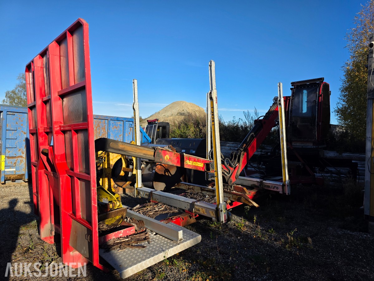 2013 Komplett tømmerpåbygg med HIAB kran på krokramme