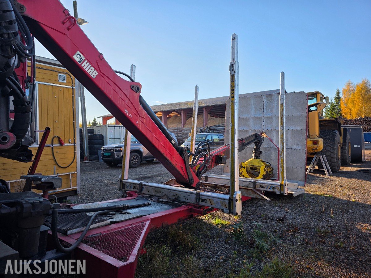 2013 Komplett tømmerpåbygg med HIAB kran på krokramme