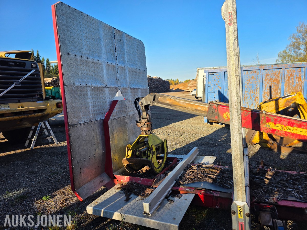 2013 Komplett tømmerpåbygg med HIAB kran på krokramme