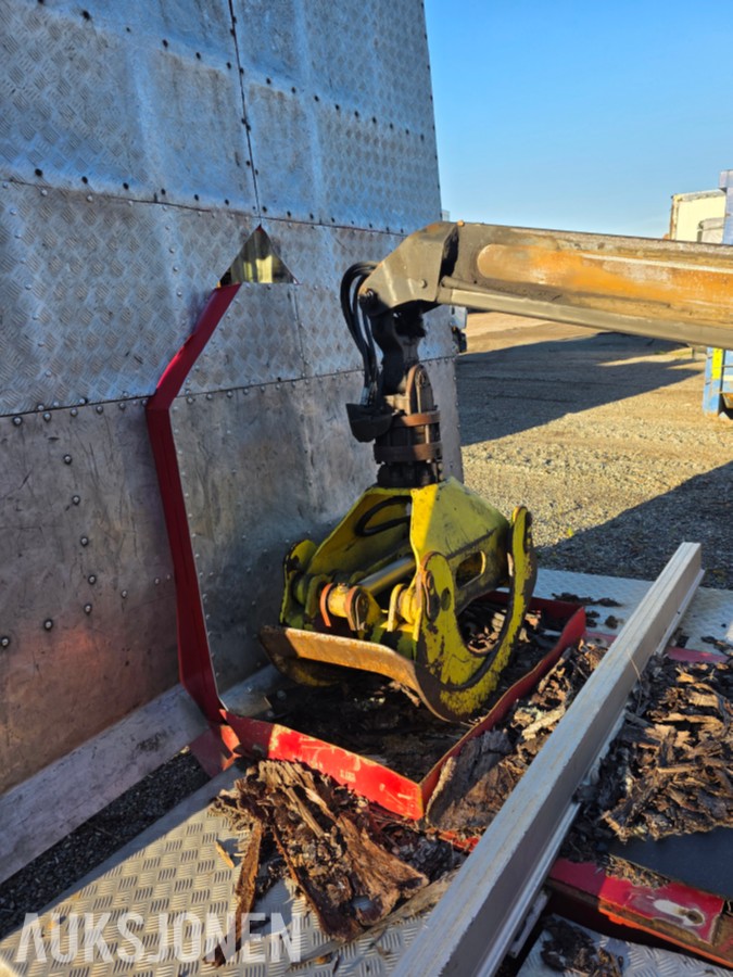 2013 Komplett tømmerpåbygg med HIAB kran på krokramme