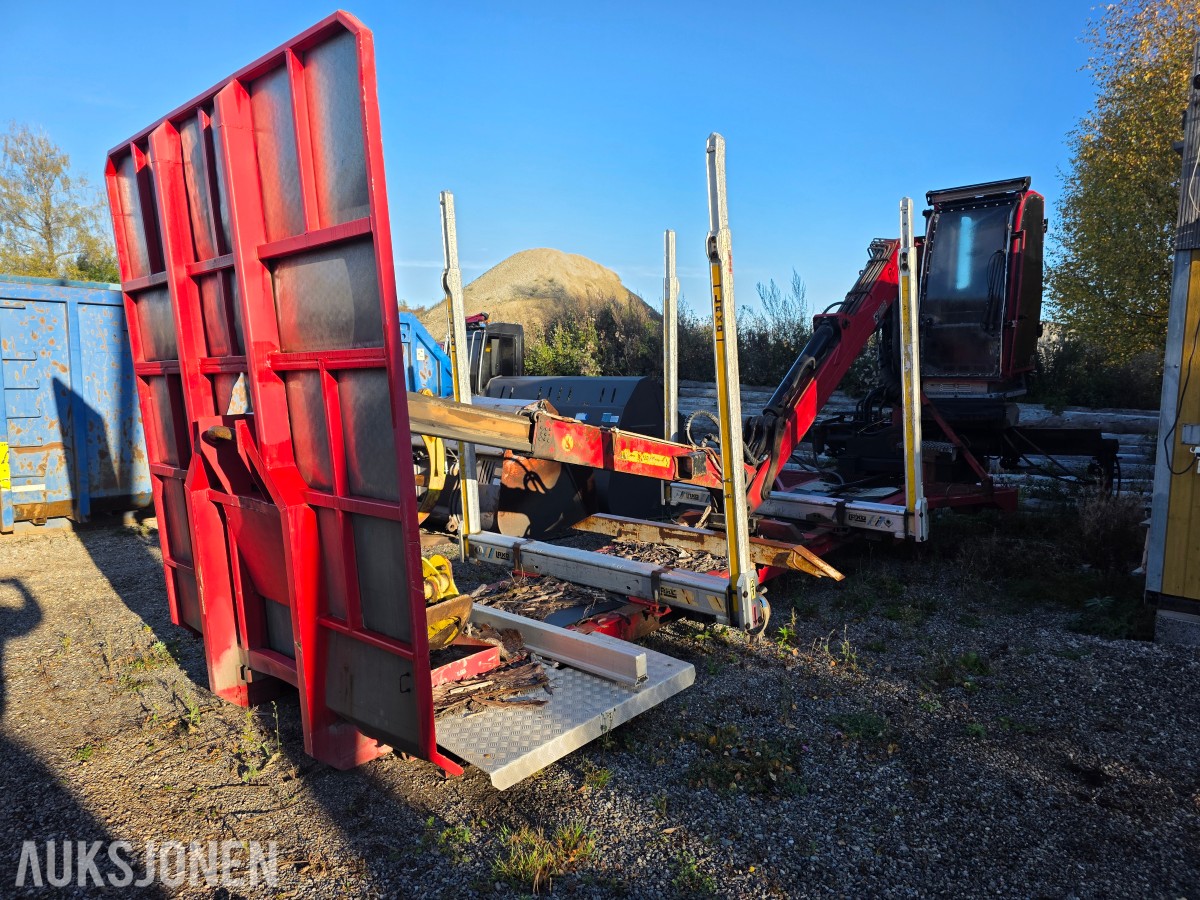 2013 Komplett tømmerpåbygg med HIAB kran på krokramme