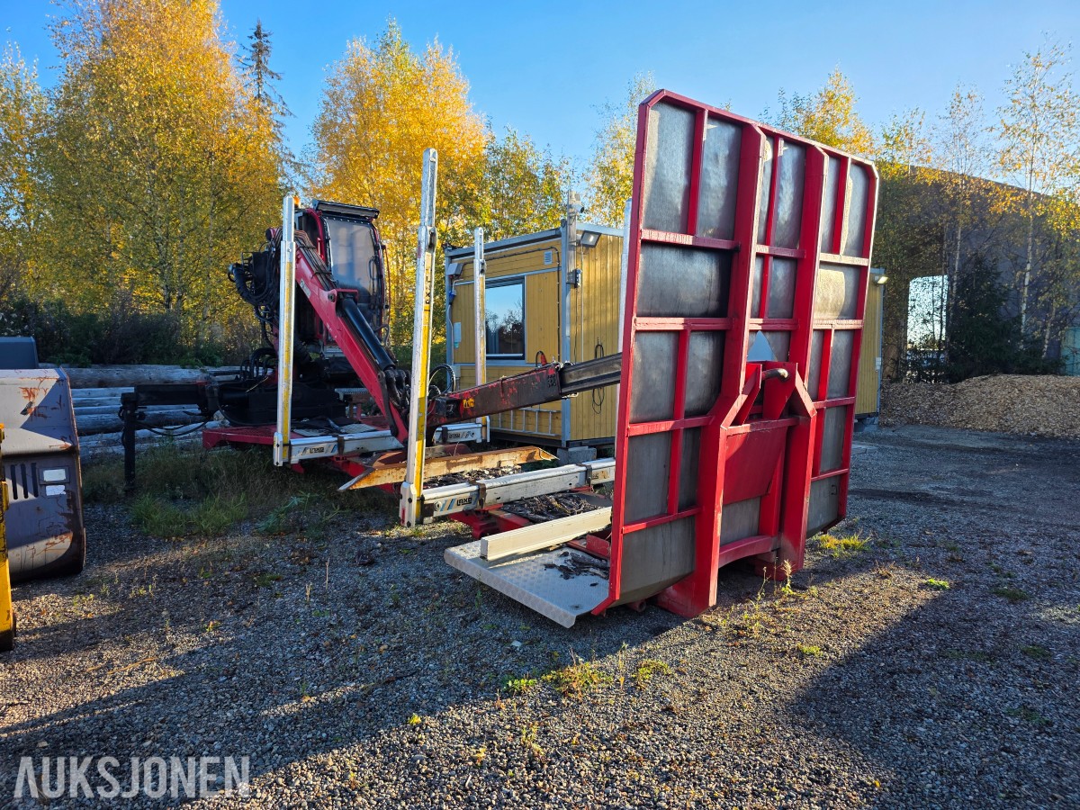 2013 Komplett tømmerpåbygg med HIAB kran på krokramme