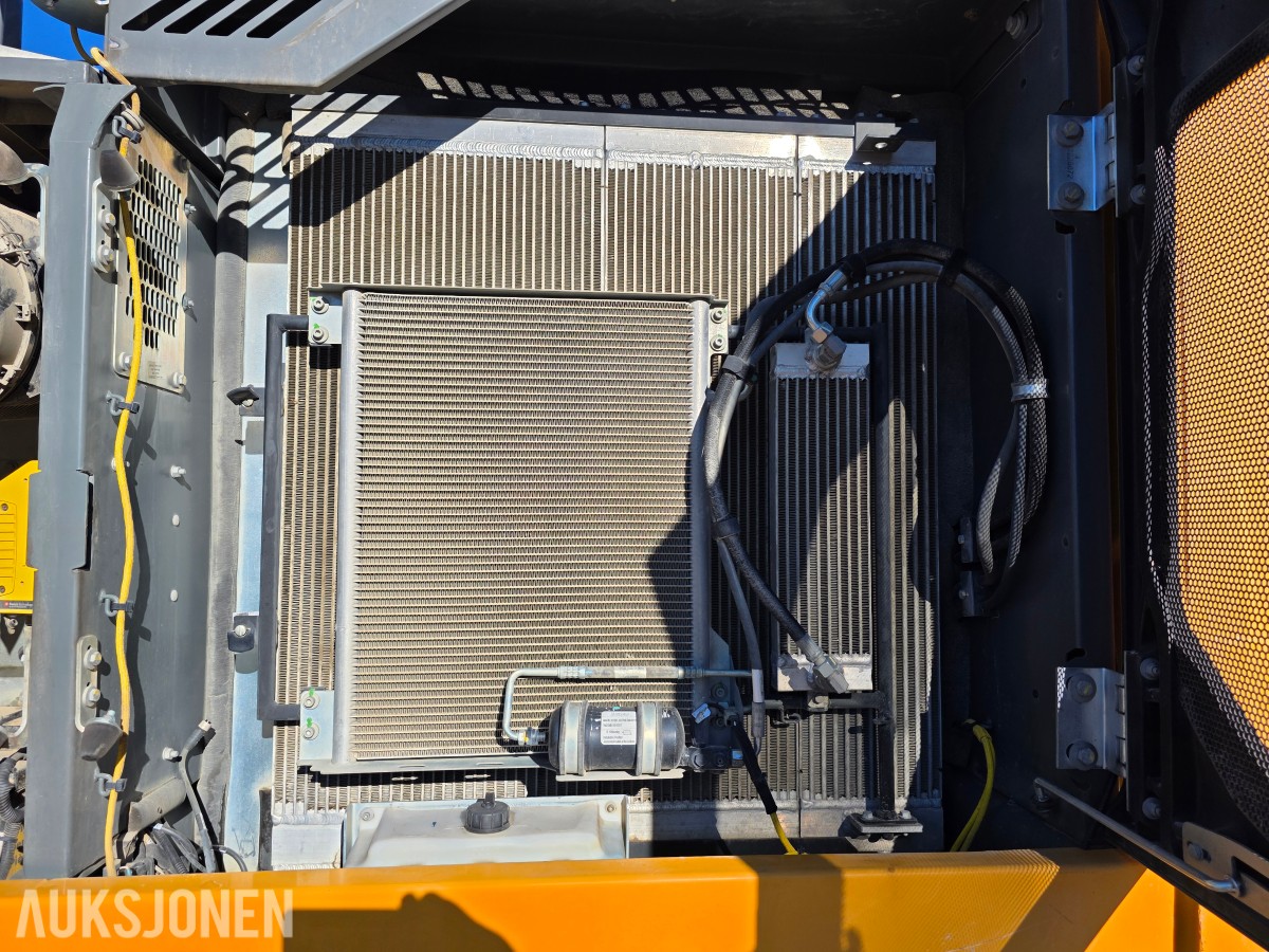 2020 Liebherr 924 beltegraver-sentralsmøring-leica gps-R8rototilt-nylig tatt service