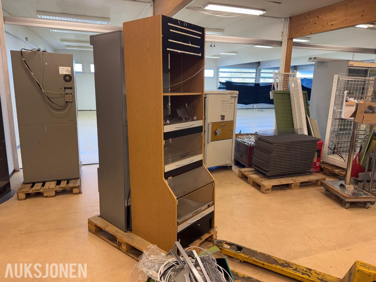 bakst hylle med lys 