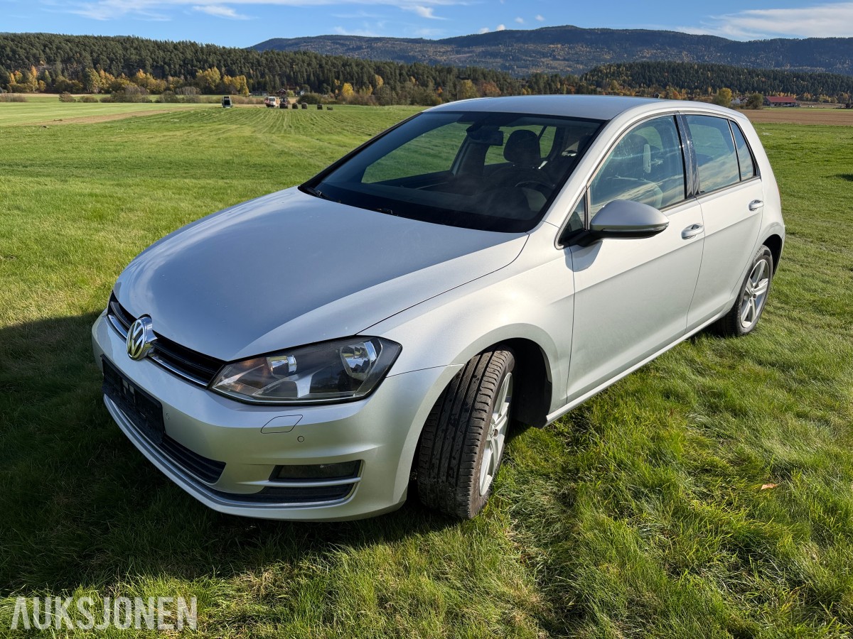 2015 Volkswagen GOLF 1.2-105 / Automat / Servicehefte / EU-OK 