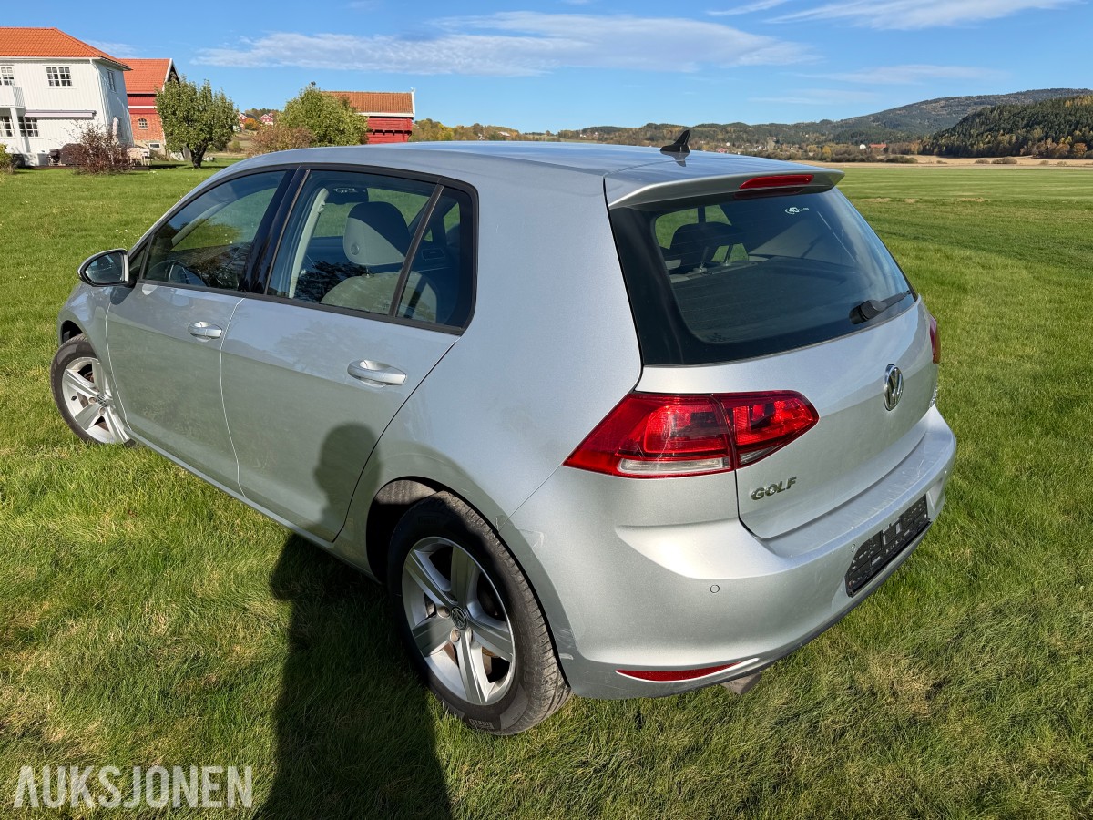 2015 Volkswagen GOLF 1.2-105 / Automat / Servicehefte / EU-OK 