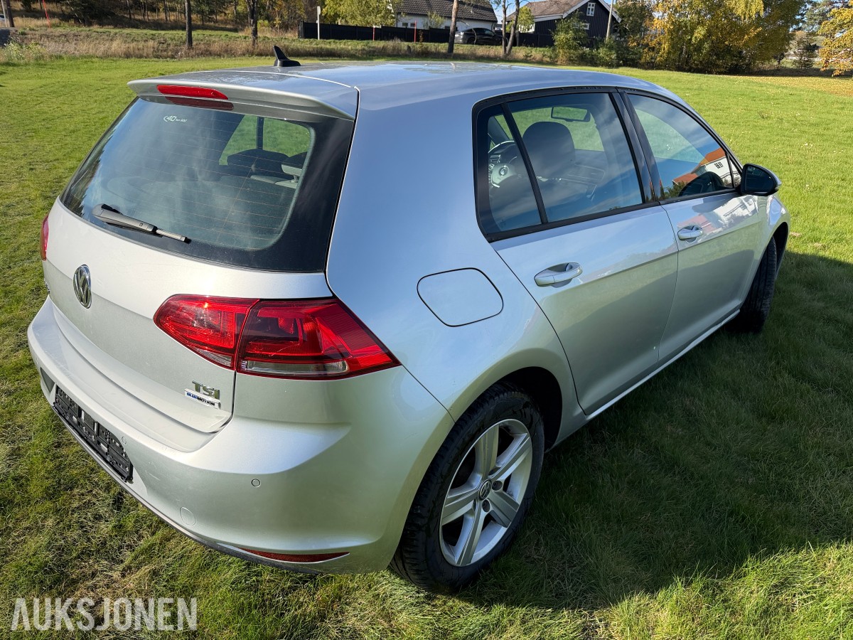 2015 Volkswagen GOLF 1.2-105 / Automat / Servicehefte / EU-OK 