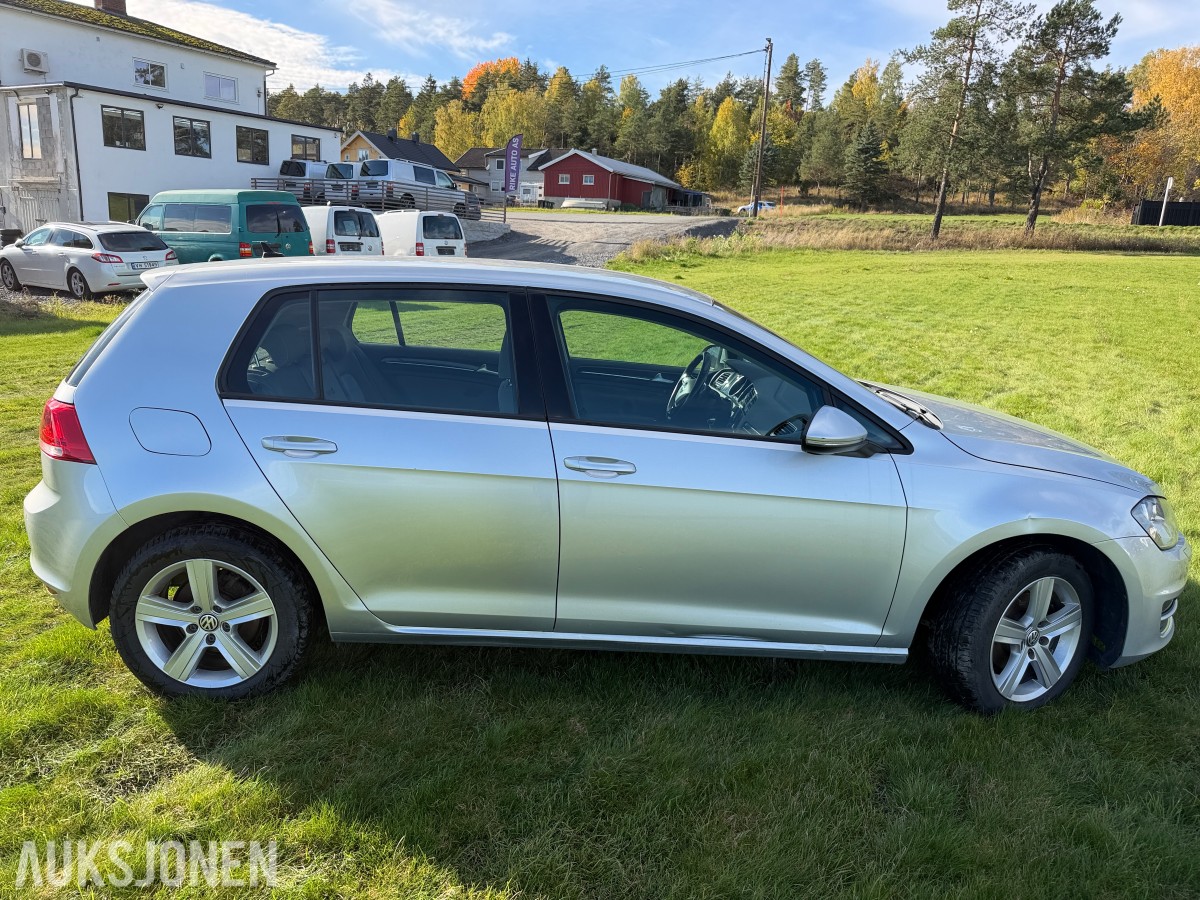 2015 Volkswagen GOLF 1.2-105 / Automat / Servicehefte / EU-OK 