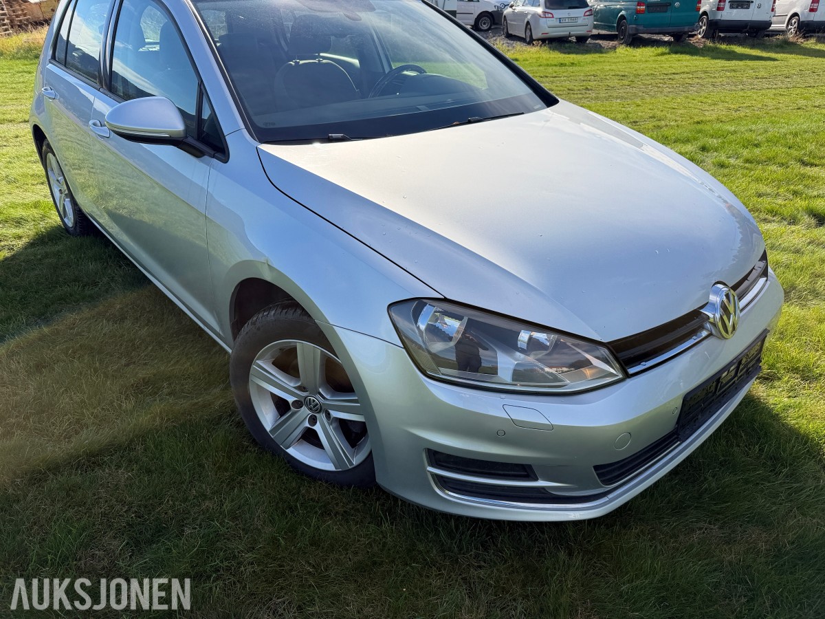 2015 Volkswagen GOLF 1.2-105 / Automat / Servicehefte / EU-OK 