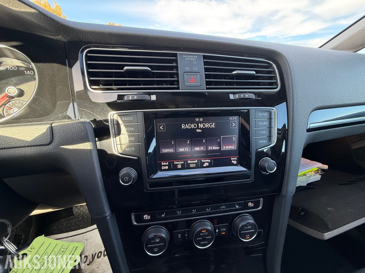 2015 Volkswagen GOLF 1.2-105 / Automat / Servicehefte / EU-OK 