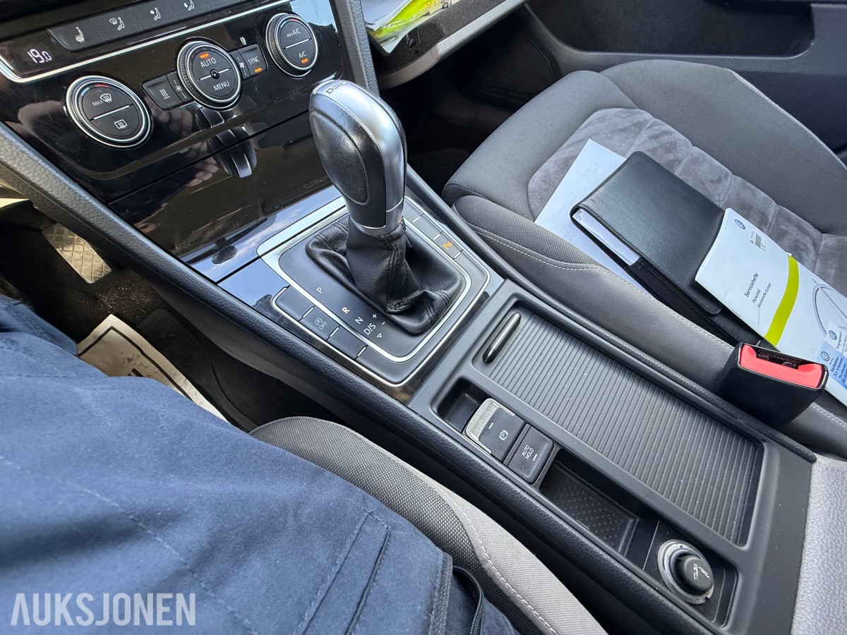 2015 Volkswagen GOLF 1.2-105 / Automat / Servicehefte / EU-OK 