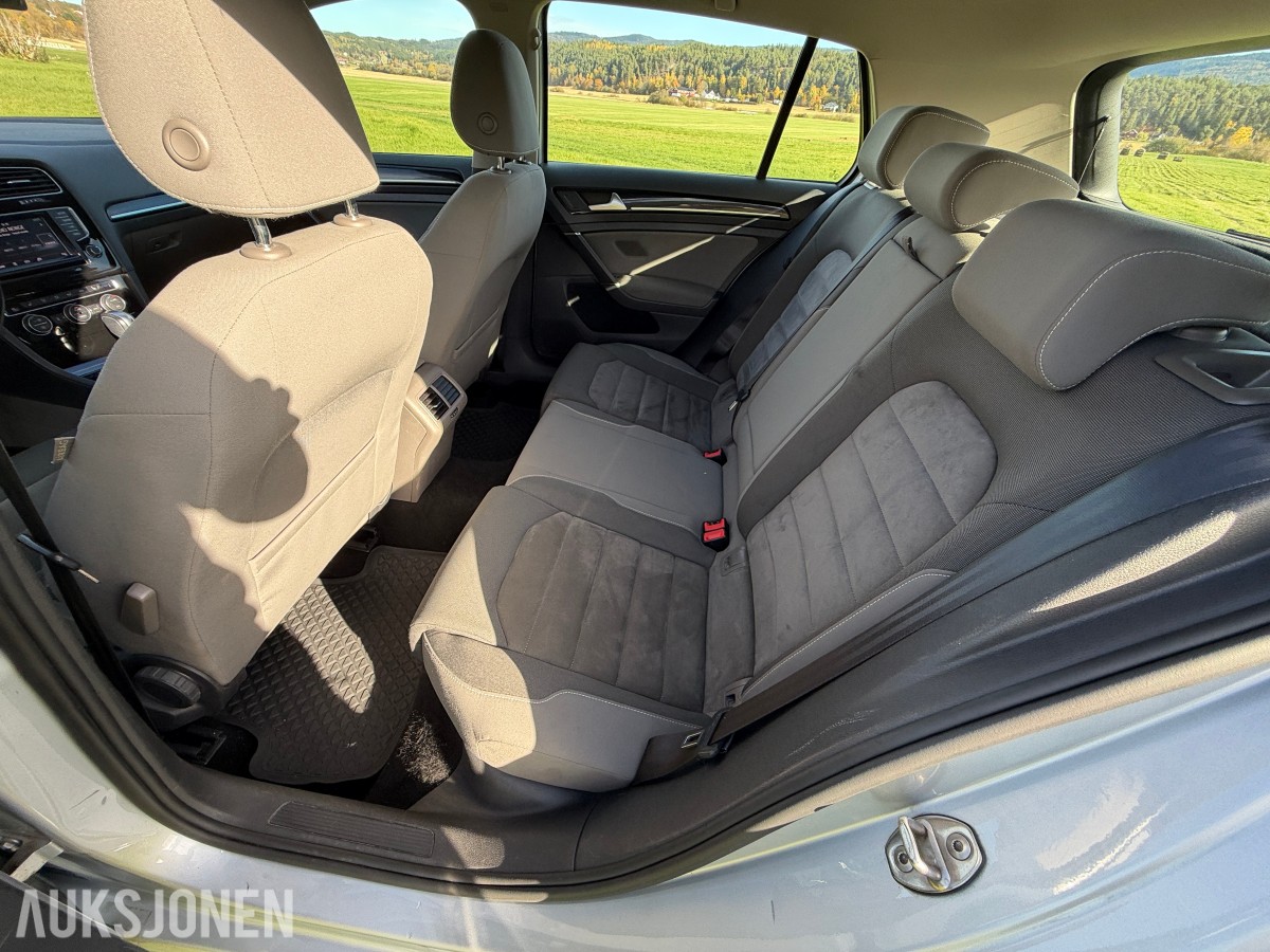 2015 Volkswagen GOLF 1.2-105 / Automat / Servicehefte / EU-OK 