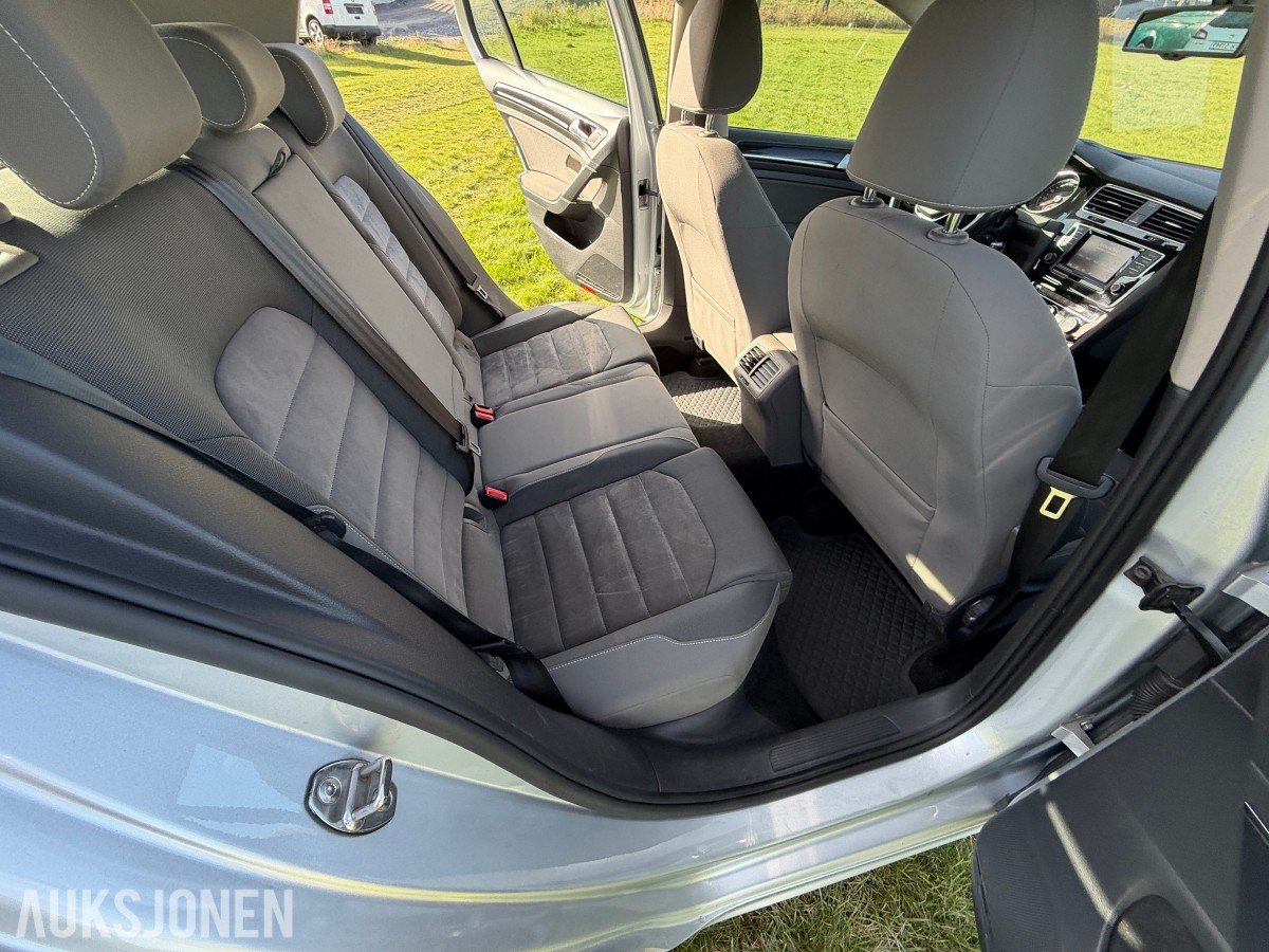 2015 Volkswagen GOLF 1.2-105 / Automat / Servicehefte / EU-OK 