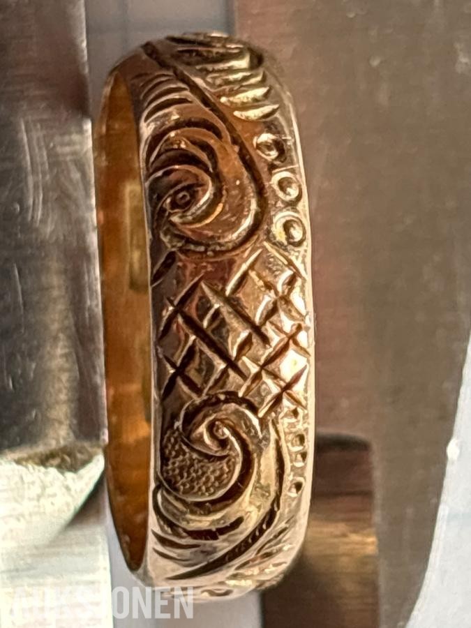 Unikt par håndgraverte 14K gifteringer ca. 1910–1915 – E.H. / J.R. – proveniens