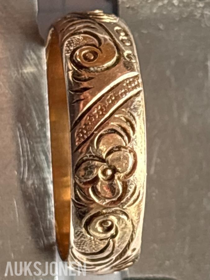 Unikt par håndgraverte 14K gifteringer ca. 1910–1915 – E.H. / J.R. – proveniens