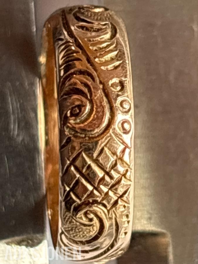 Unikt par håndgraverte 14K gifteringer ca. 1910–1915 – E.H. / J.R. – proveniens