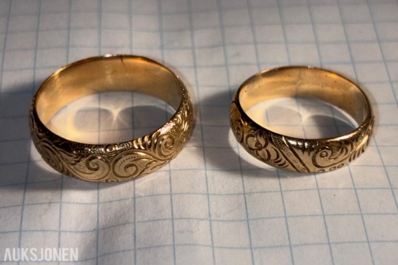 Unikt par håndgraverte 14K gifteringer ca. 1910–1915 – E.H. / J.R. – proveniens