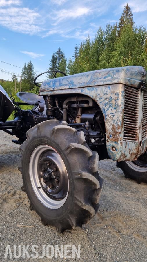 1971 Massey Ferguson tea20 