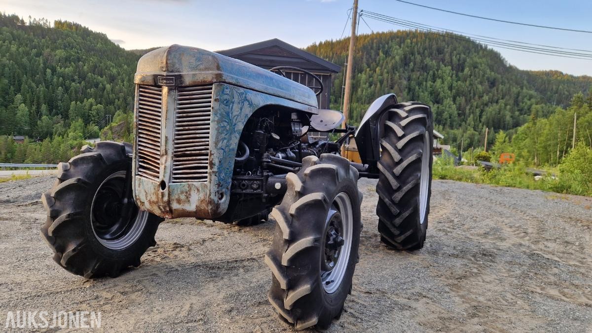 1971 Massey Ferguson tea20 