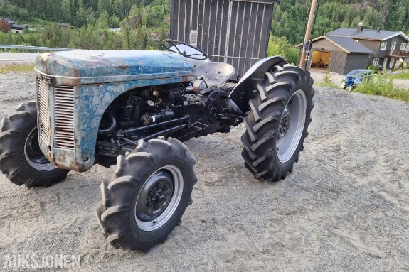 1971 Massey Ferguson tea20 