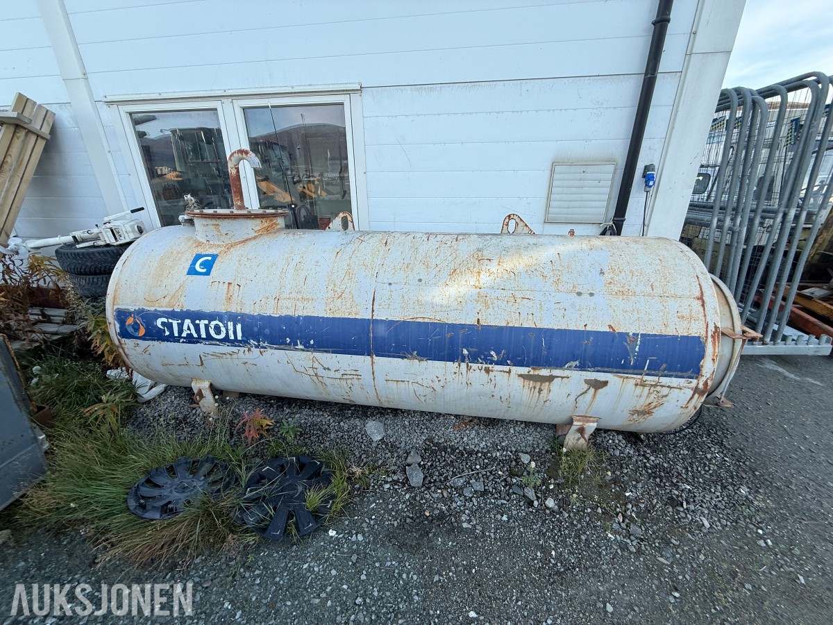 2001 SB 3000L Dieseltank