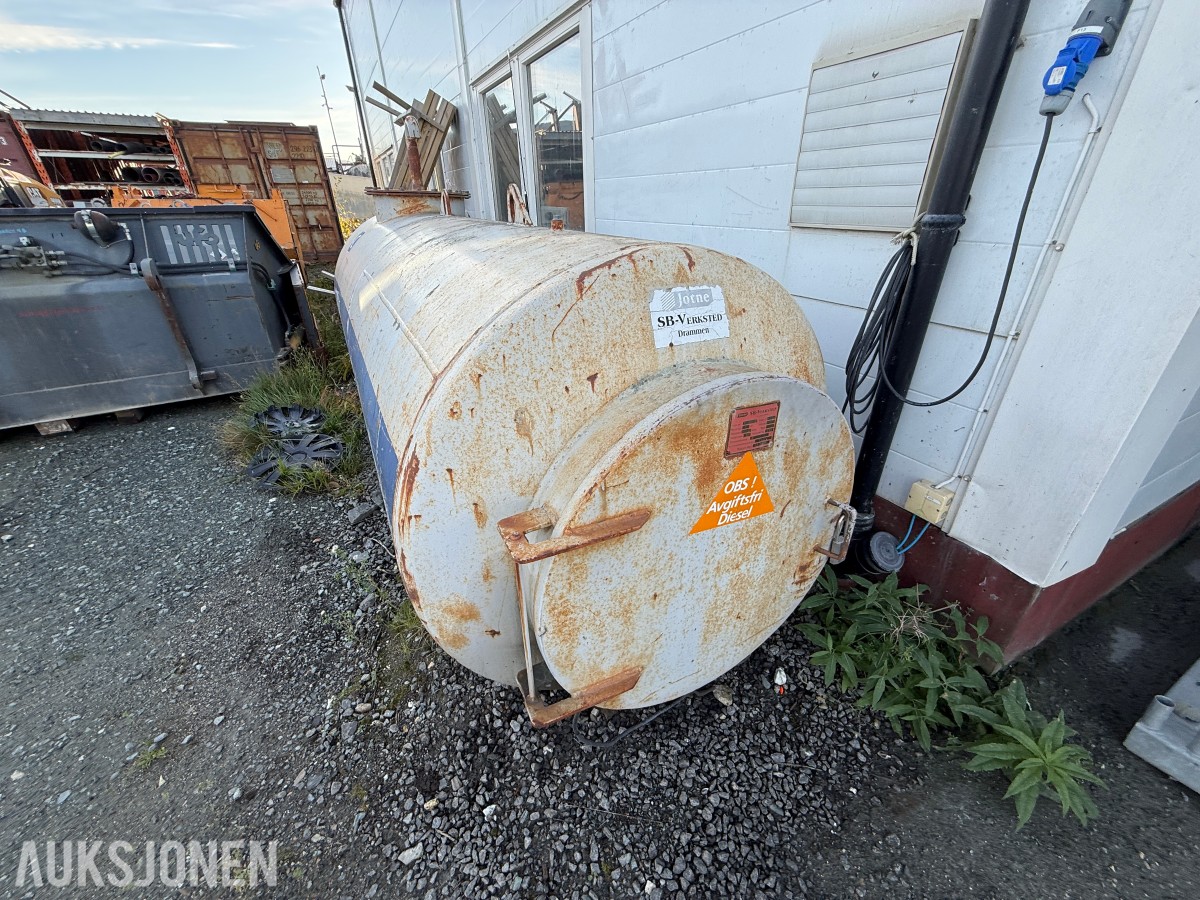 2001 SB 3000L Dieseltank