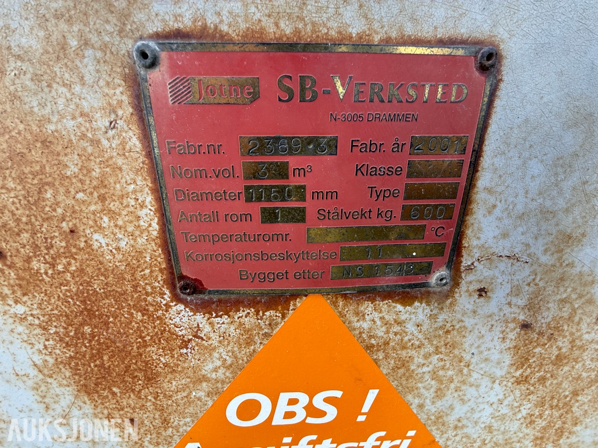 2001 SB 3000L Dieseltank