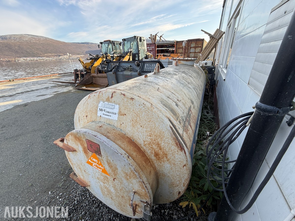 2001 SB 3000L Dieseltank