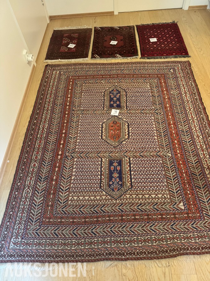 NR3 HÅNDKNYTTET TEPPER