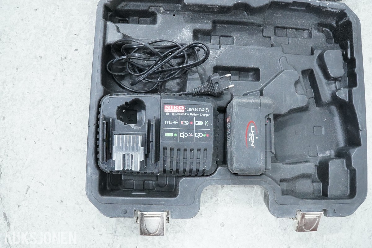 NIKO SA55 COMBI skruautomat og Hilti HDM 330 utpresseapparat