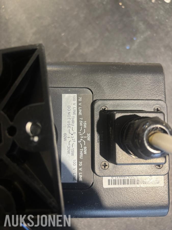 2012 JBL høytalere/ NEC MultiSync v321 monitorer.