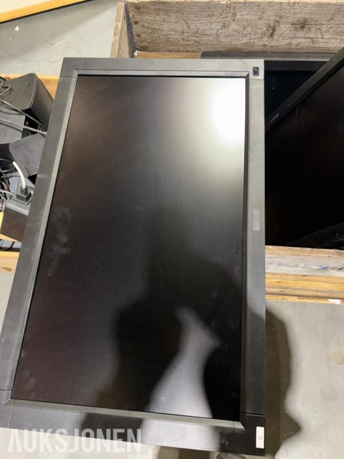 2012 JBL høytalere/ NEC MultiSync v321 monitorer.