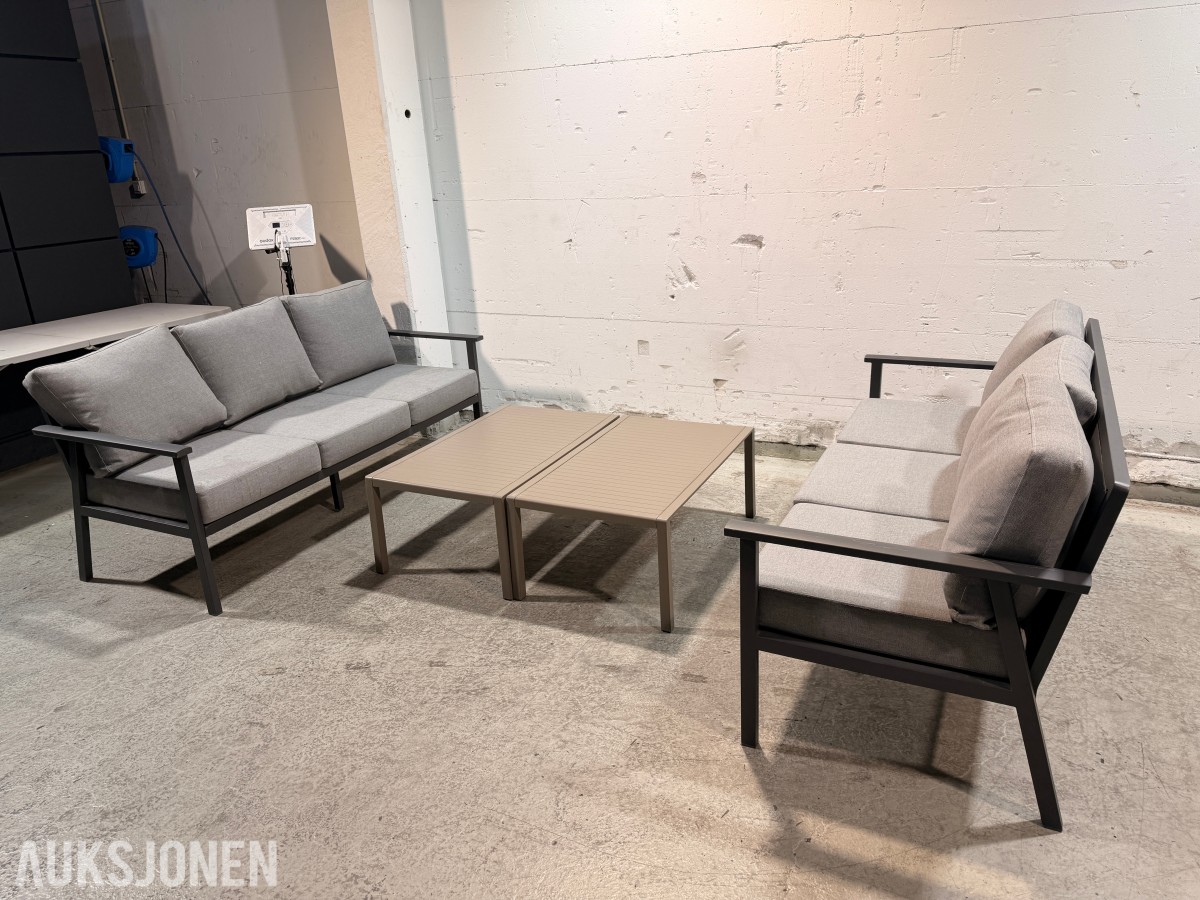Brafab Samvaro sofa­gruppe med 2 Nardi Aria 100 bord