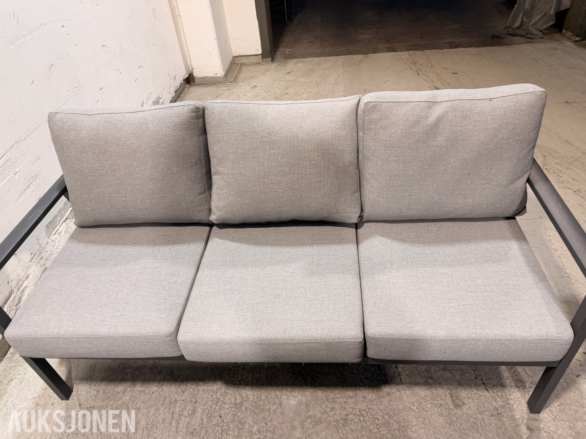 Brafab Samvaro sofa­gruppe med 2 Nardi Aria 100 bord