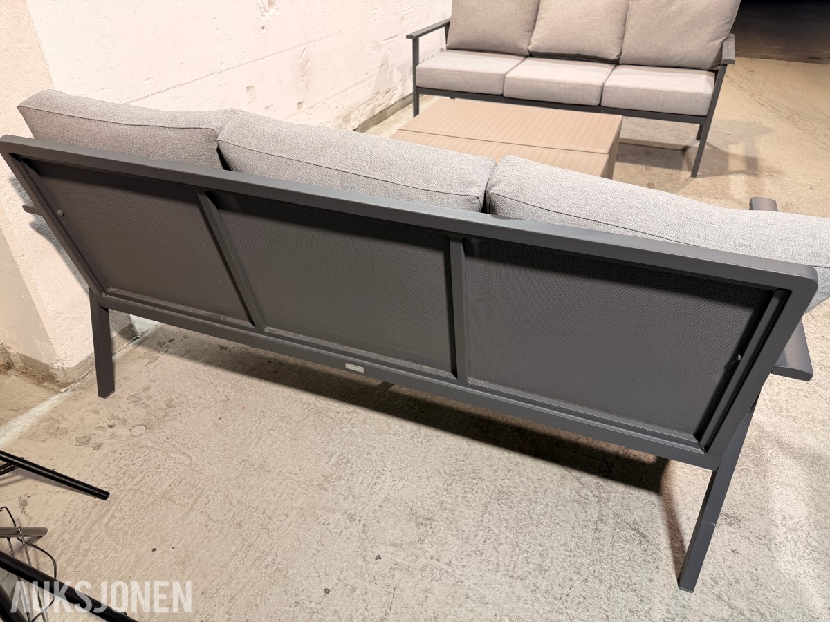 Brafab Samvaro sofa­gruppe med 2 Nardi Aria 100 bord