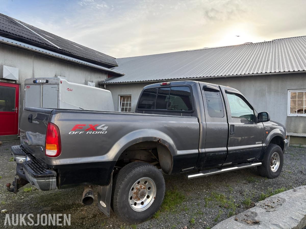 2003 Ford f-350 påkostet reparasjons objekt 