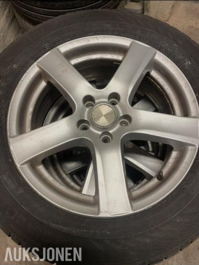 2015 Komplett hjul Nokian Hakka Blue 2 SUV 215/65 R17