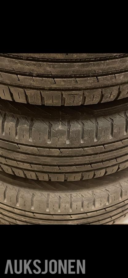 2015 Komplett hjul Nokian Hakka Blue 2 SUV 215/65 R17