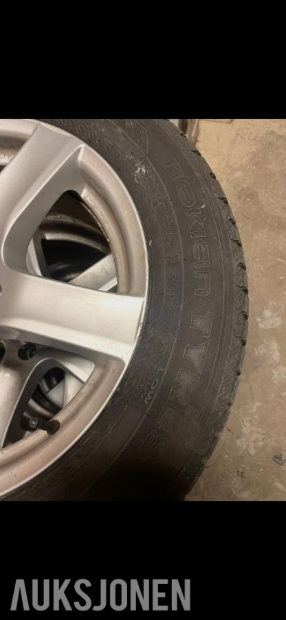 2015 Komplett hjul Nokian Hakka Blue 2 SUV 215/65 R17