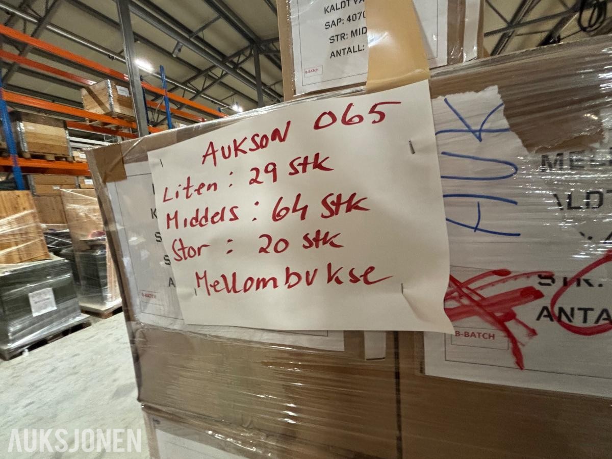 Parti med Forsvarets mellom bukser for kaldt vær, «Anna»