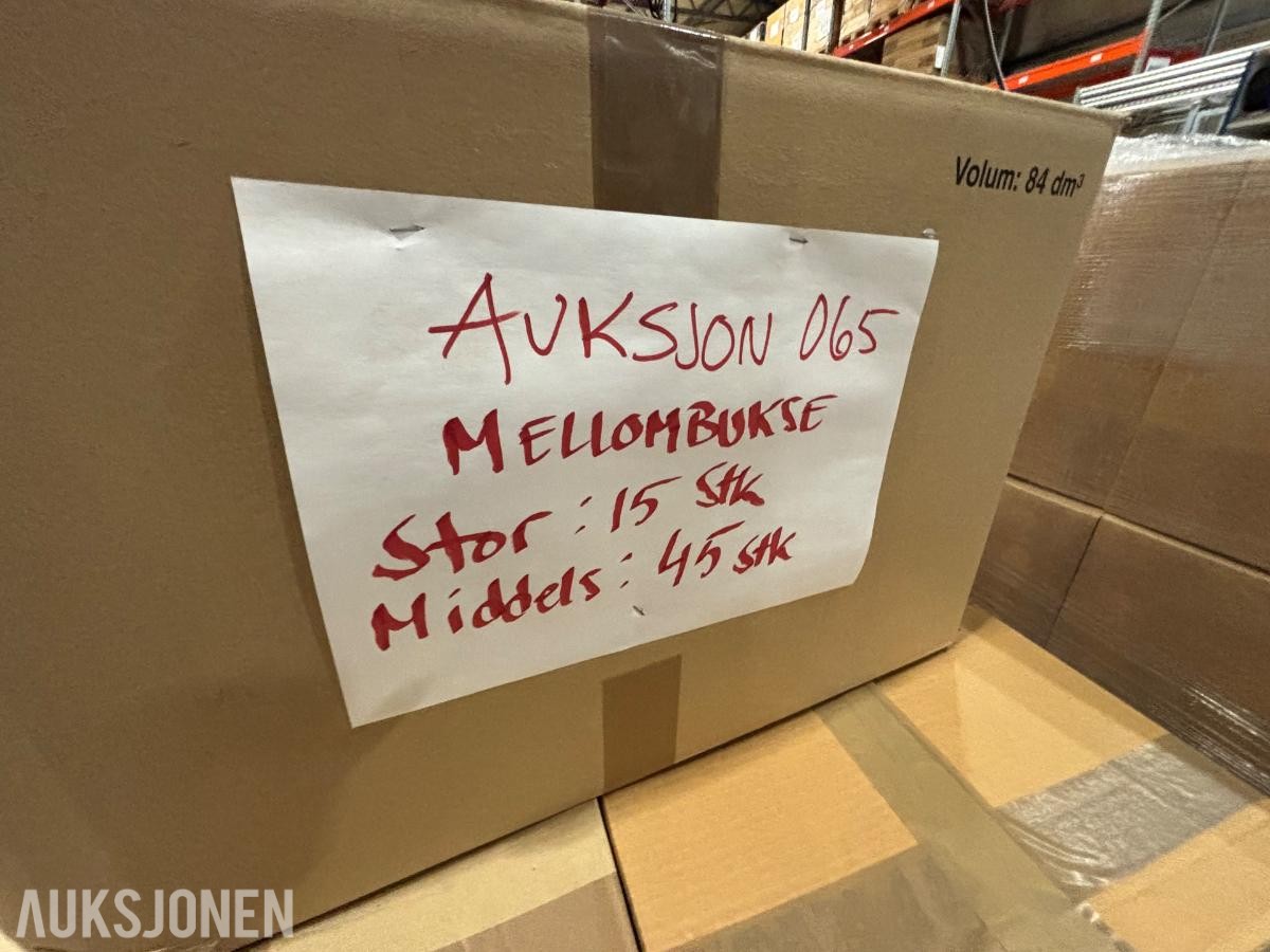Parti med Forsvarets mellom bukser for kaldt vær, «Anna»