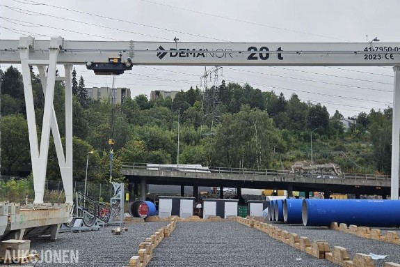 2023 DEMANOR Bukkran - Løftekapasitet 20,0 T Spennvidde 24,6 m